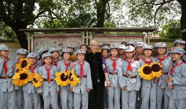 开云体育 Kaiyun.com 官网入口她是原国防部长的长女资产被封后出走美国后来怎么样了？(图9)