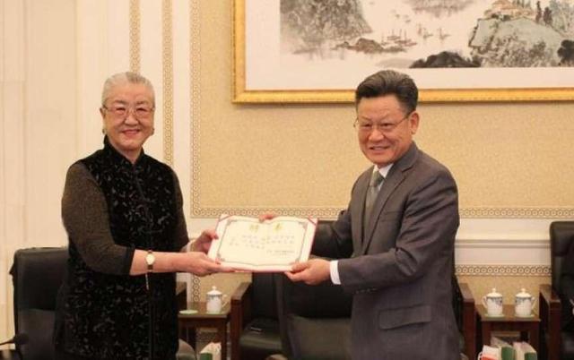 开云体育 Kaiyun.com 官网入口她是原国防部长的长女资产被封后出走美国后来怎么样了？(图11)
