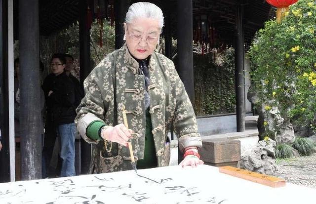 开云体育 Kaiyun.com 官网入口她是原国防部长的长女资产被封后出走美国后来怎么样了？(图17)