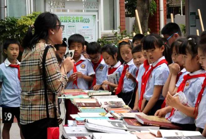 【文化传播】方志Kaiyun 开云文化大讲堂走进成都市李家沱实验小学(图5)