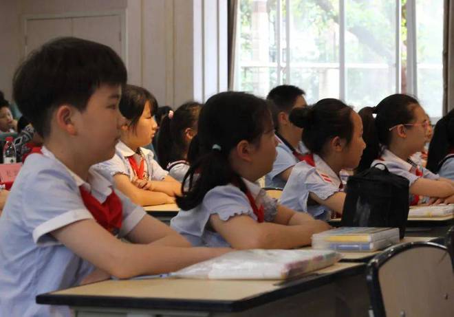 【文化传播】方志Kaiyun 开云文化大讲堂走进成都市李家沱实验小学(图7)